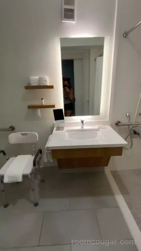 Queen Room with Two Queen Beds and Roll-In Shower - Mobility and Hearing Accessible (#4102) bathroom picture #6