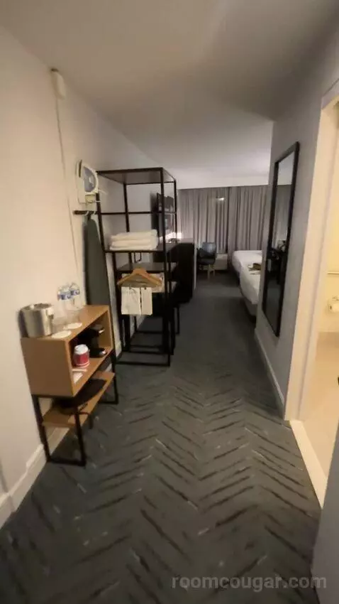 Queen Room with Two Queen Beds and Roll-In Shower - Mobility and Hearing Accessible (#4102) bed picture #4
