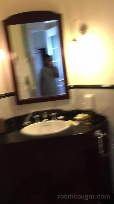 Superior Suite bathroom picture #7