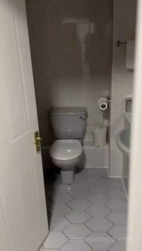 Standard Double Room bathroom picture #2