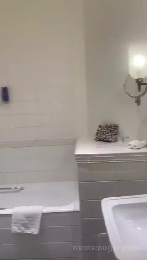Double Room bathroom picture #5