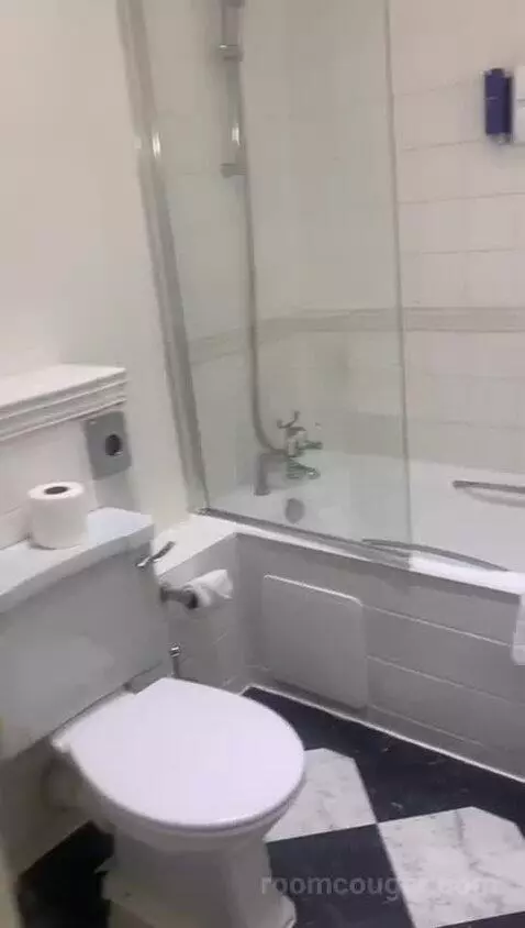 Double Room bathroom picture #9