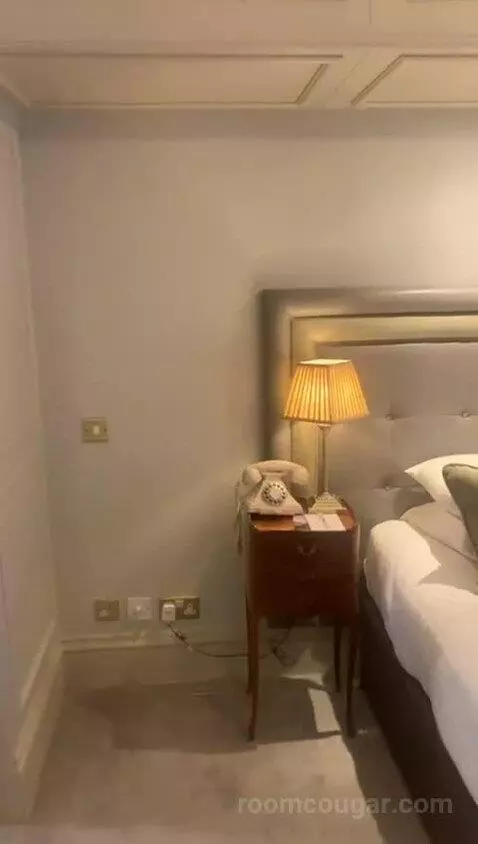 Double Room bed picture #2