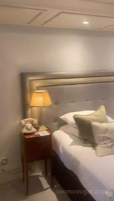 Double Room bed picture #3