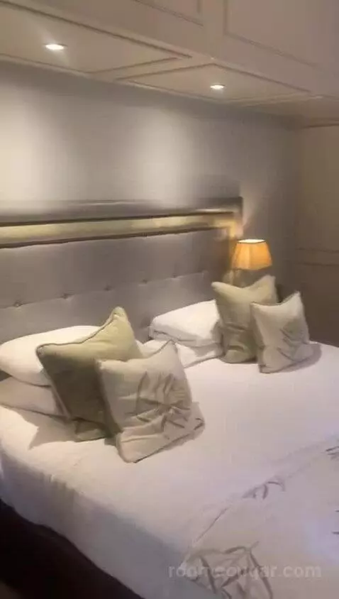 Double Room bed picture #4