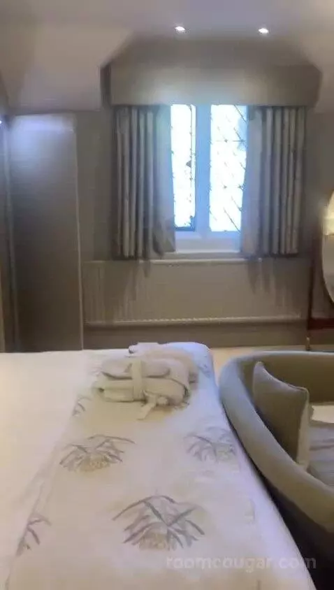Double Room bed picture #6