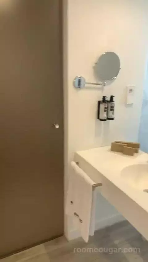 Double Room with Balcony and Sea View (#34) bathroom picture #5