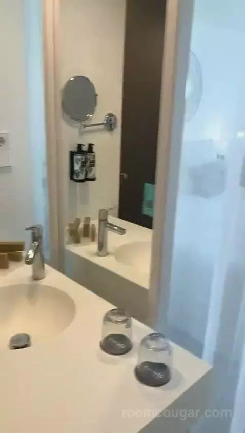 Double Room with Balcony and Sea View (#34) bathroom picture #8