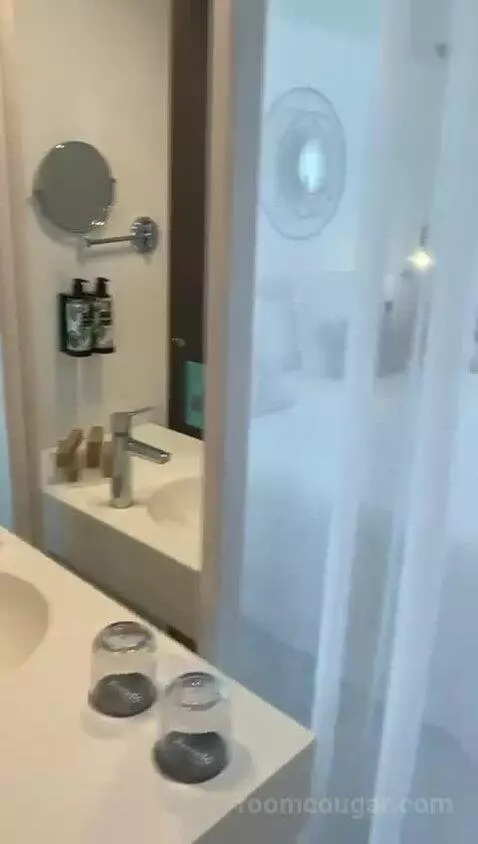 Double Room with Balcony and Sea View (#34) bathroom picture #9