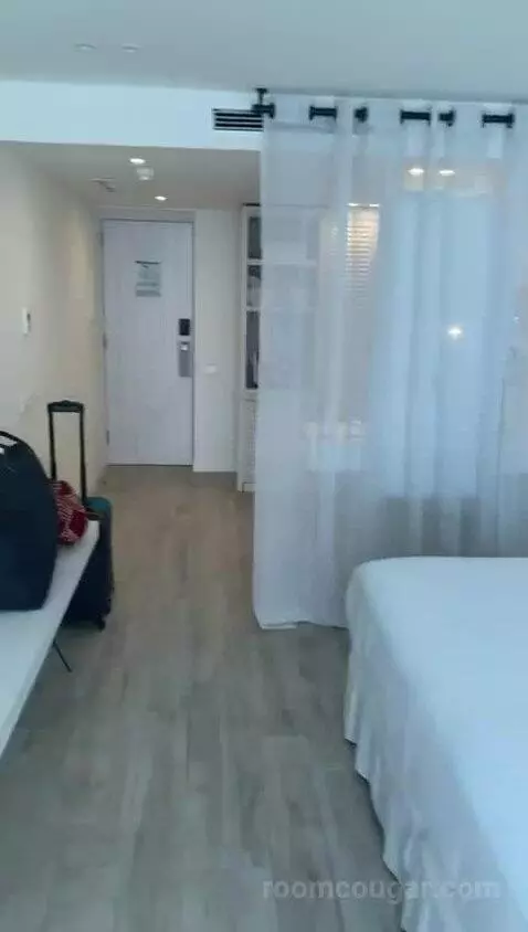 Double Room with Balcony and Sea View (#34) bed picture #8