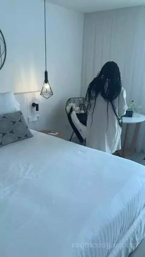 Double Room with Balcony and Sea View (#34) bed picture #3