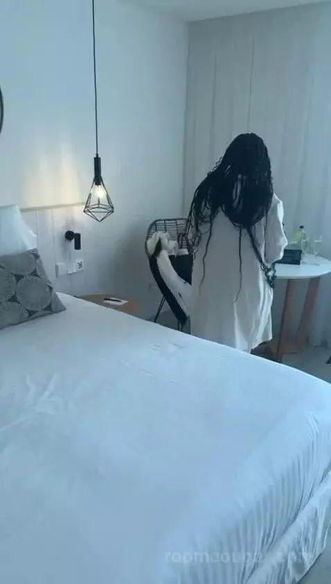 Double Room with Balcony and Sea View (#34) bed picture #4