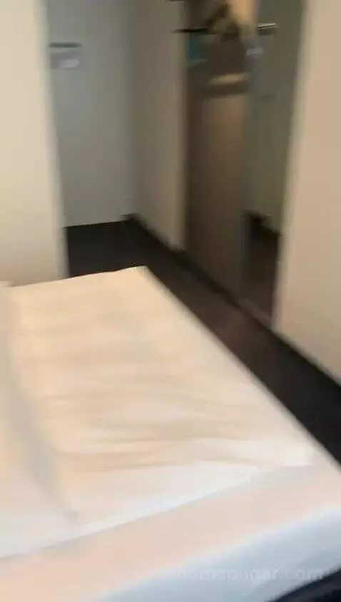 Queen Room bed picture #4