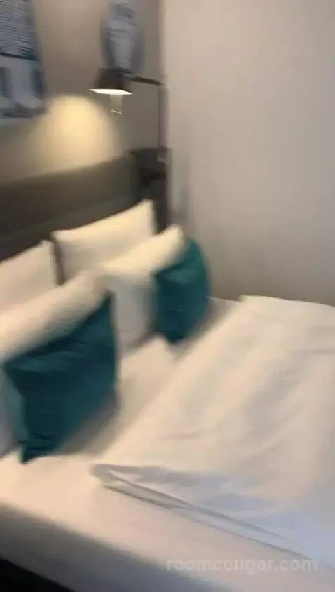 Queen Room bed picture #6