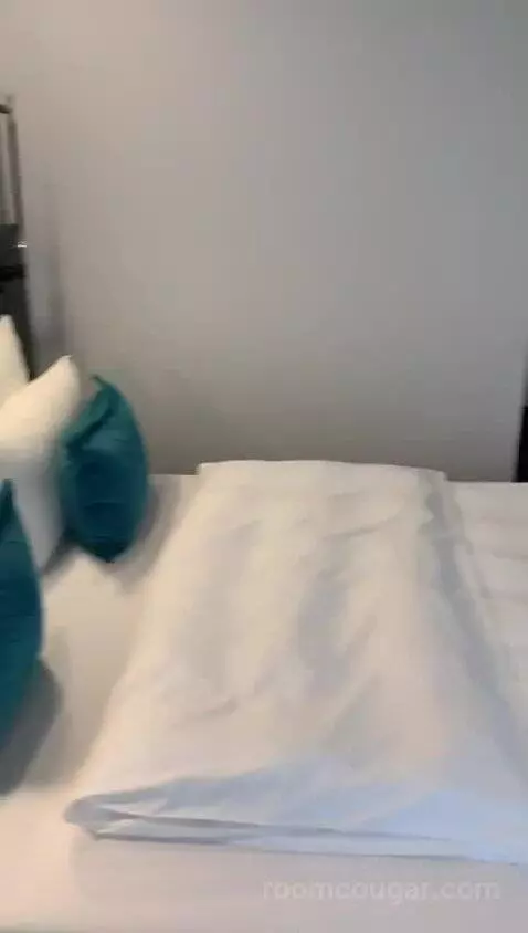 Queen Room bed picture #1