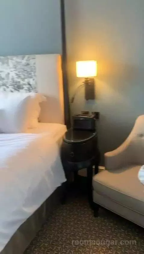 Executive Double Room bed picture #1