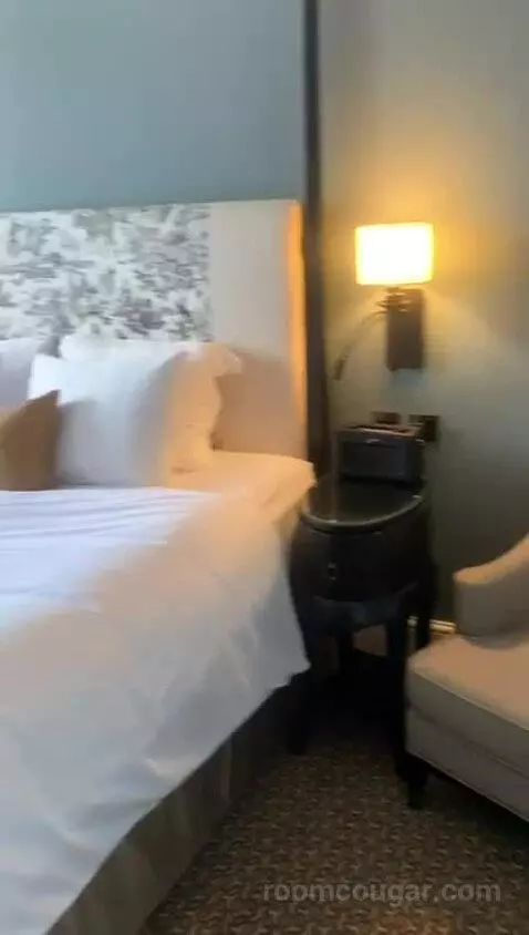 Executive Double Room bed picture #2