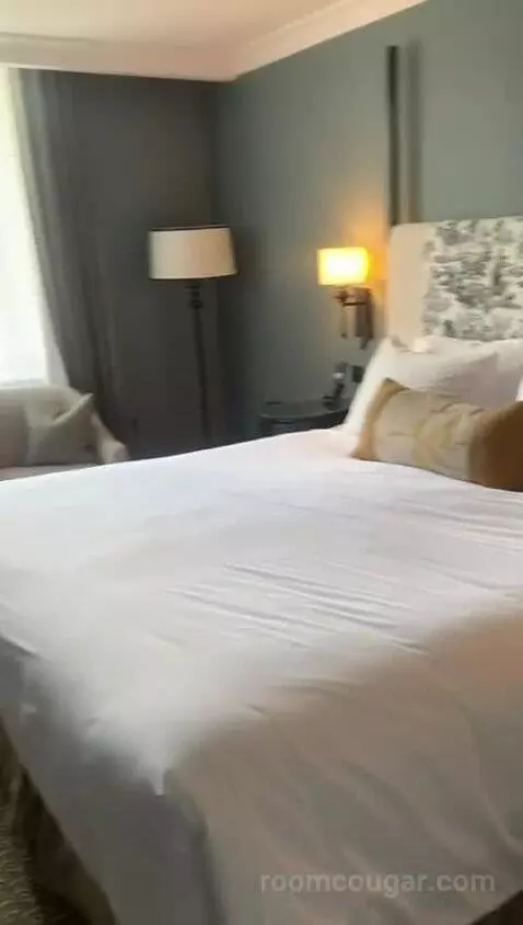 Executive Double Room bed picture #6