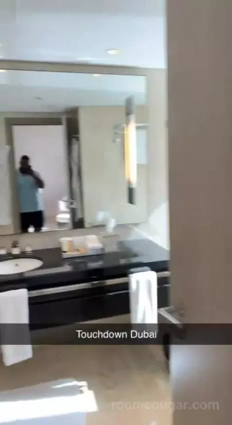 One-Bedroom Apartment bathroom picture #1