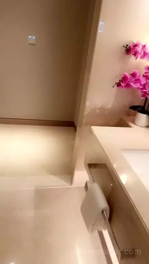 Generous One Bedroom Suite bathroom picture #10