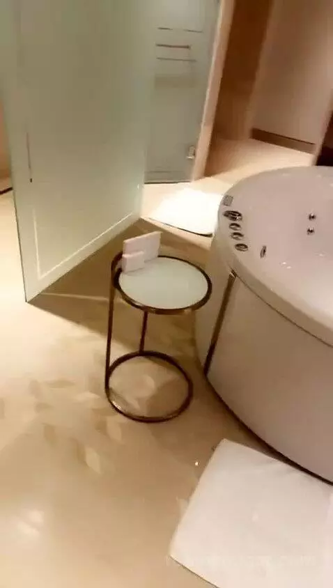 Generous One Bedroom Suite bathroom picture #4