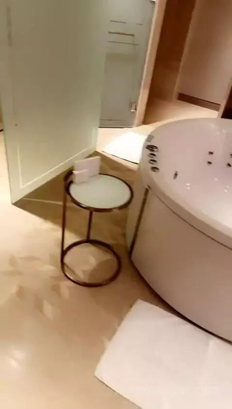 Generous One Bedroom Suite bathroom picture #5