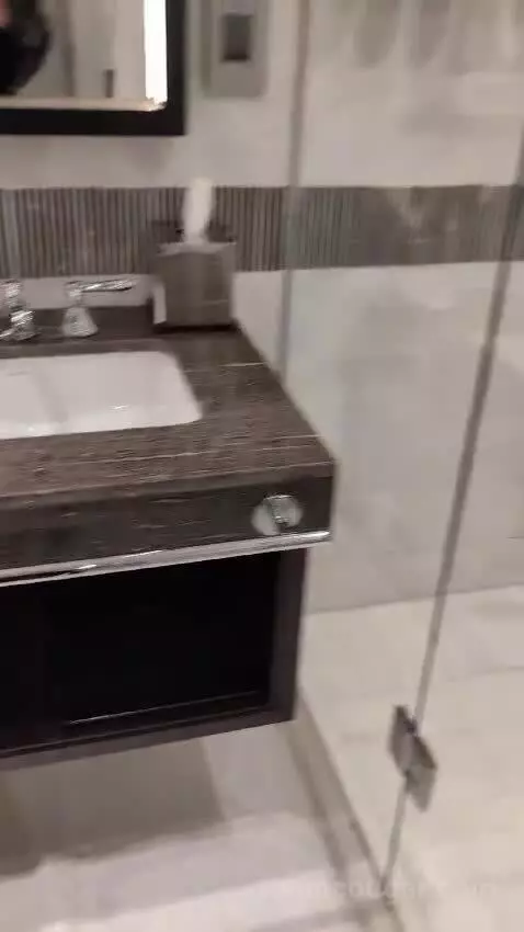 One Bedroom Deluxe Suite Haram View bathroom picture #5