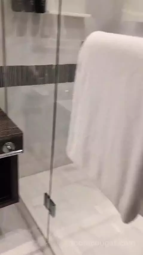 One Bedroom Deluxe Suite Haram View bathroom picture #8