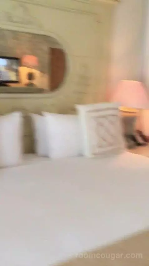 Jr Suite bed picture #11
