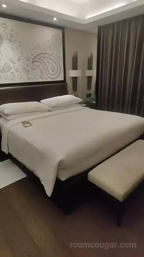 Jr Suite bed picture #3