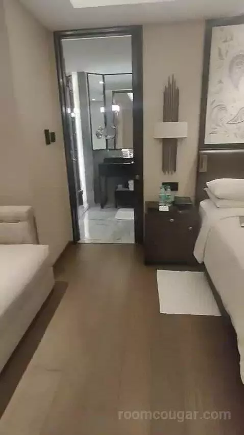 Jr Suite bed picture #4