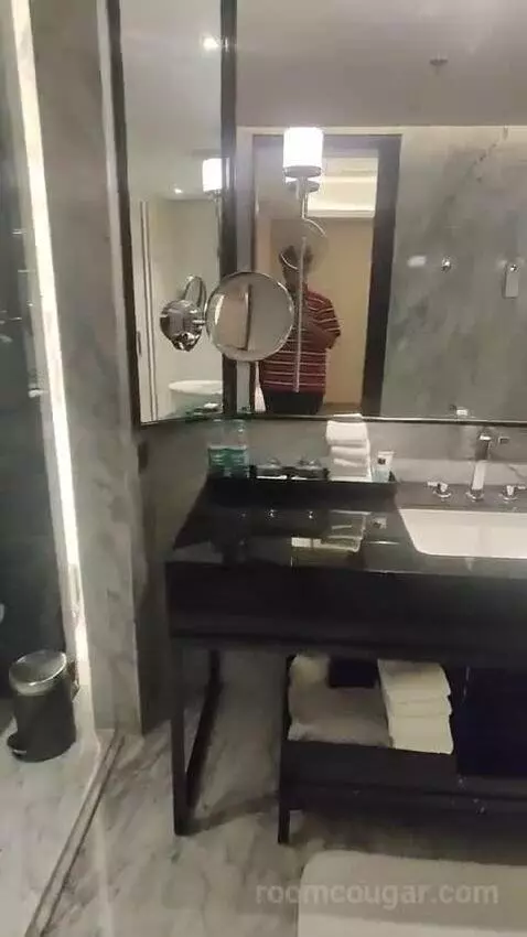 Jr Suite bathroom picture #6