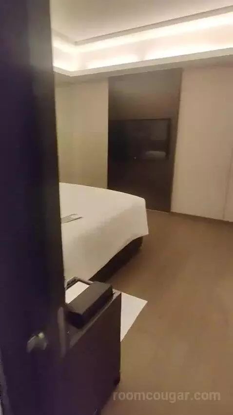 Jr Suite bed picture #5