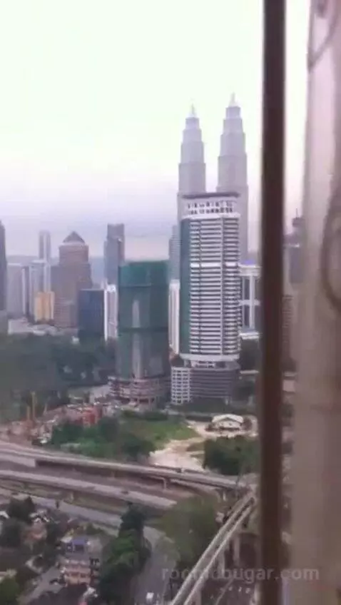 1 King Bed, City View, Club Lounge Access, Room view picture #3