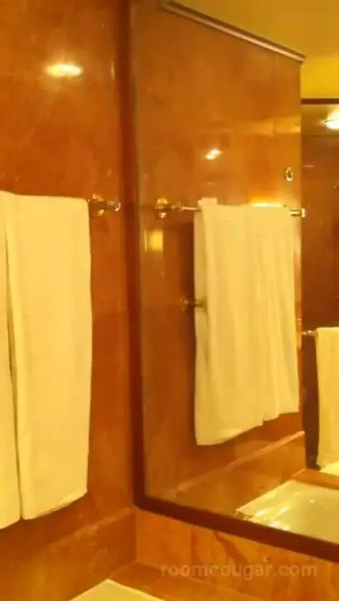 1 King Bed, City View, Club Lounge Access, Room picture #7