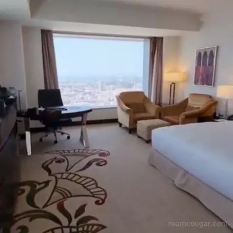 Deluxe Corner King Room with Panoramic View bed picture #5