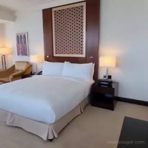 Deluxe Corner King Room with Panoramic View bed picture #7