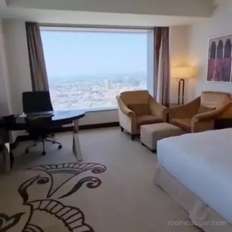 Deluxe Corner King Room with Panoramic View bed picture #11