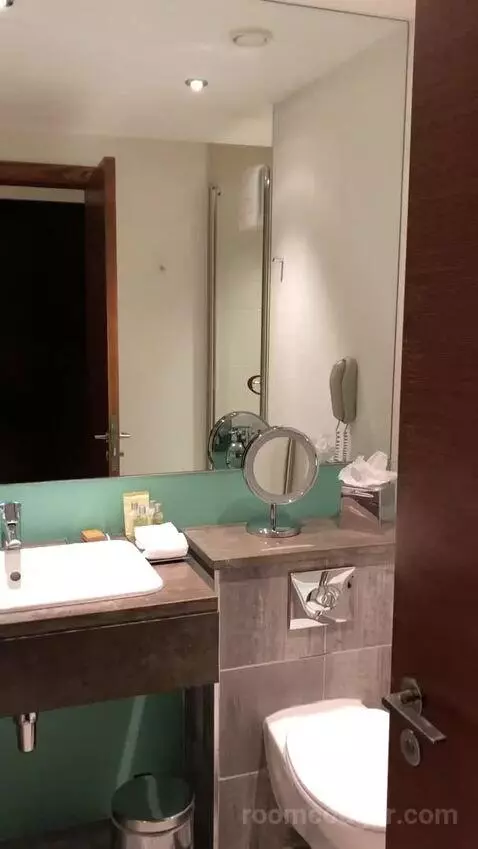 Junior Suite bathroom picture #1