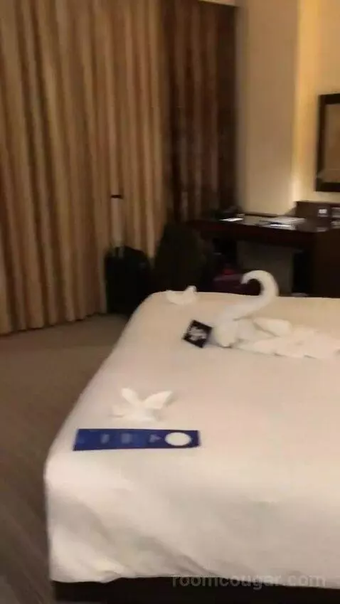 Junior Suite bed picture #5