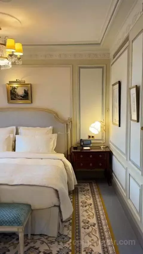 Suite bed picture #2