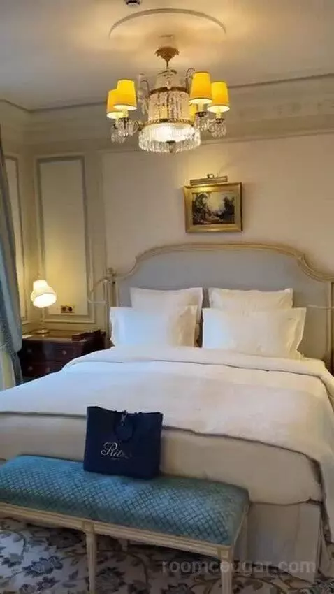 Suite bed picture #4