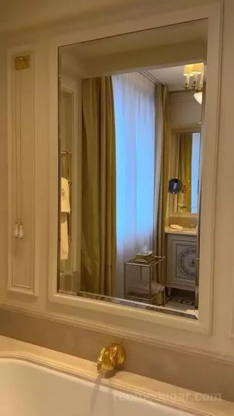 Suite bathroom picture #11