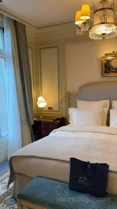 Suite bed picture #6