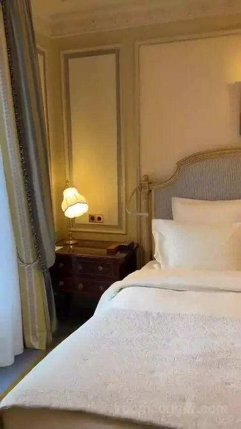 Suite bed picture #7