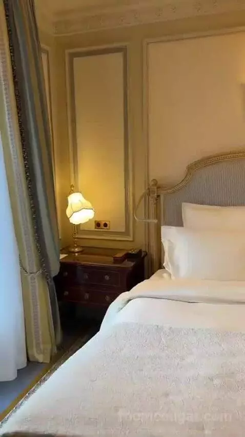 Suite bed picture #8