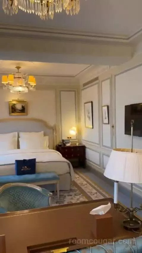 Suite bed picture #10