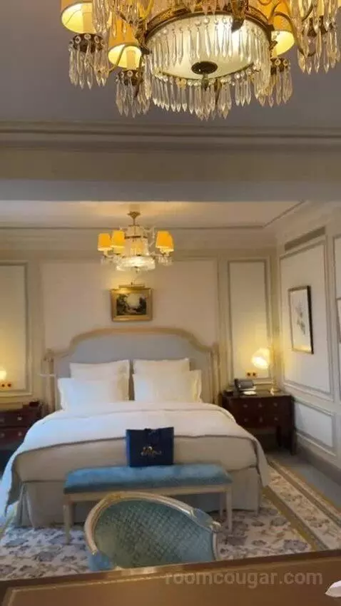 Suite bed picture #11