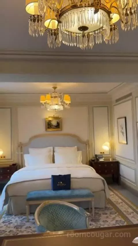 Suite bed picture #12