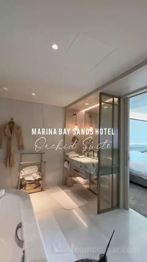 Sands Premier Double Queen City View bed picture #10